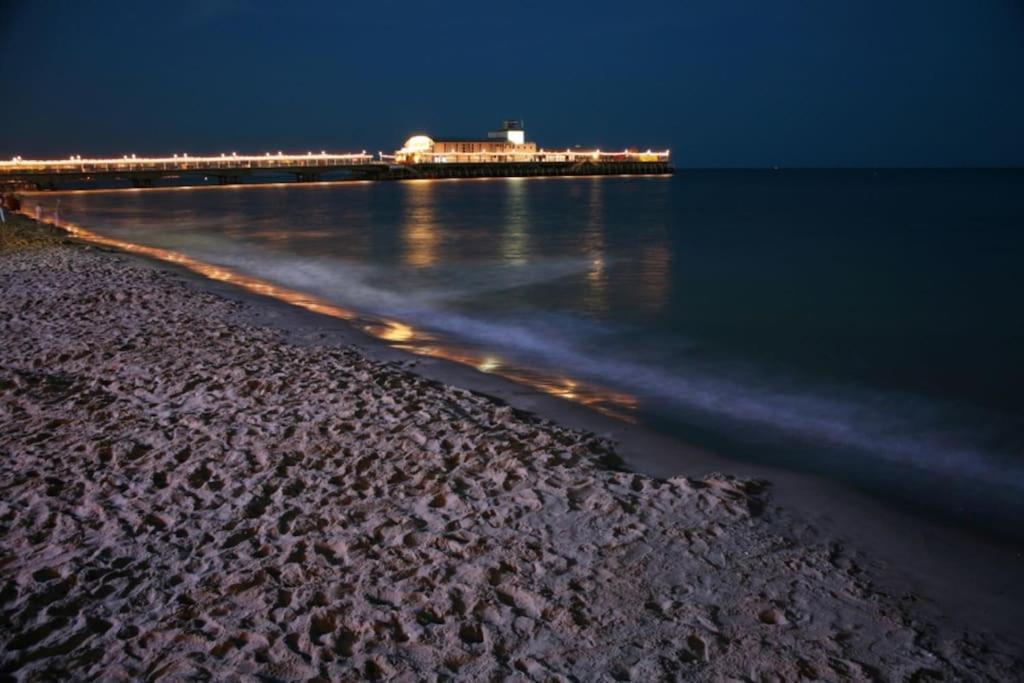Bournecoast - Stylish Flat With Balcony - Sea Glimpses - 10 Min Walk To Beach - Parking - Wifi - Fm8405 بورنماوث المظهر الخارجي الصورة