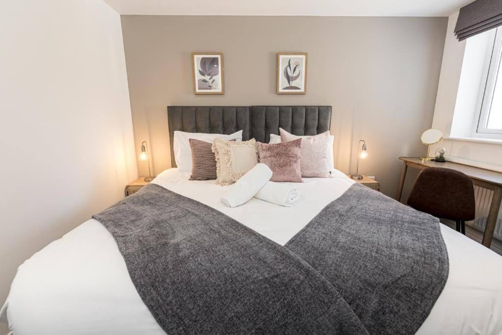 Bournecoast - Stylish Flat With Balcony - Sea Glimpses - 10 Min Walk To Beach - Parking - Wifi - Fm8405 بورنماوث المظهر الخارجي الصورة