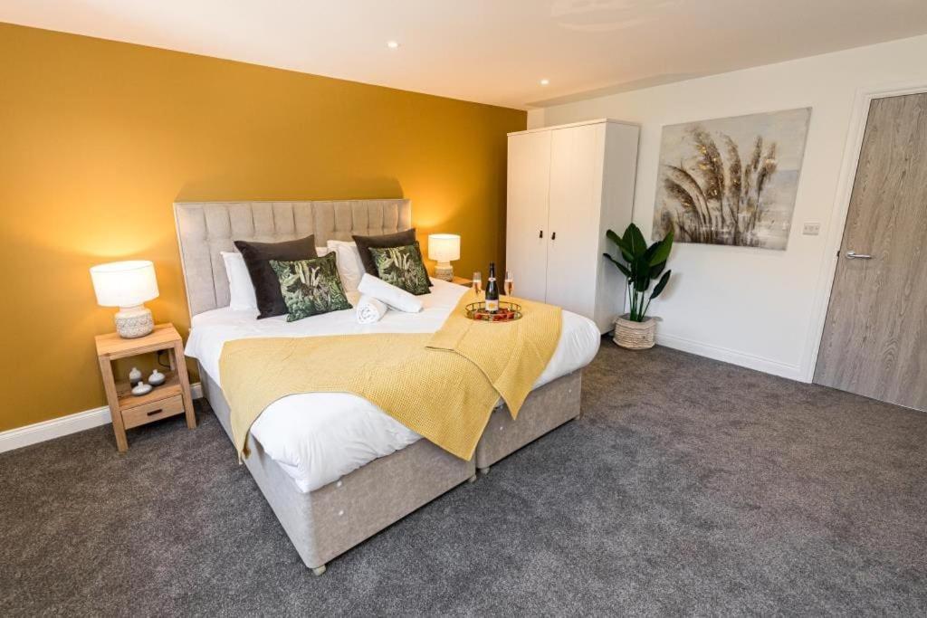 Bournecoast - Stylish Flat With Balcony - Sea Glimpses - 10 Min Walk To Beach - Parking - Wifi - Fm8405 بورنماوث المظهر الخارجي الصورة